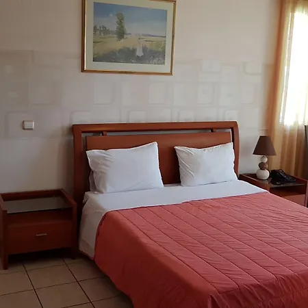 Grand Nefeli Aparthotel 4*
