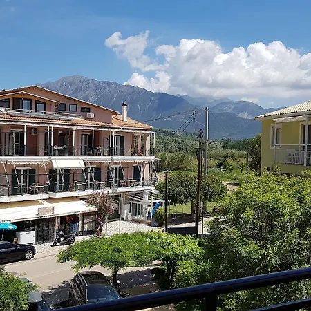 Ξενοδοχείο με διαμερίσματα Grand Nefeli 4*