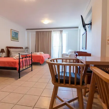 Grand Nefeli Apart-hotel