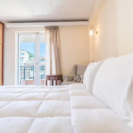 Grand Nefeli Apart-hotel