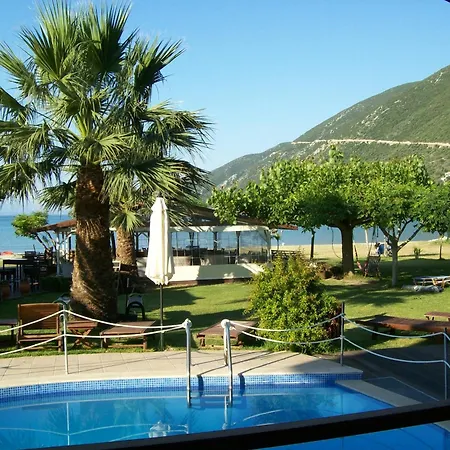 Ξενοδοχείο με διαμερίσματα Grand Nefeli 4*