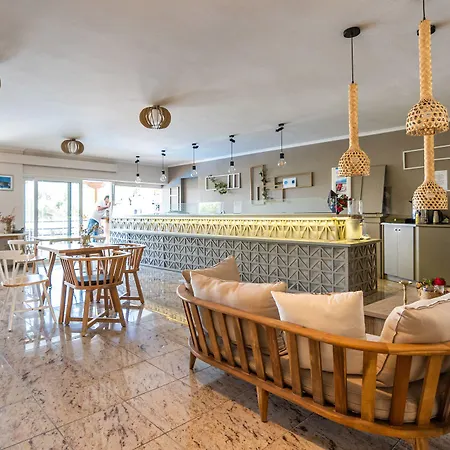 Ξενοδοχείο με διαμερίσματα Grand Nefeli 4*