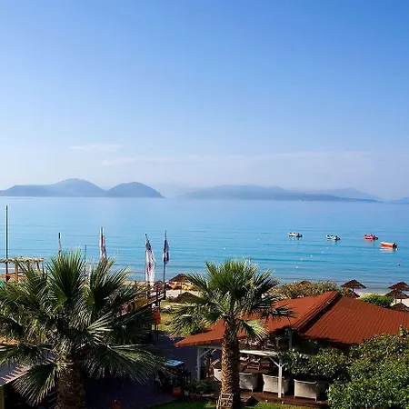 Ξενοδοχείο με διαμερίσματα Grand Nefeli 4*