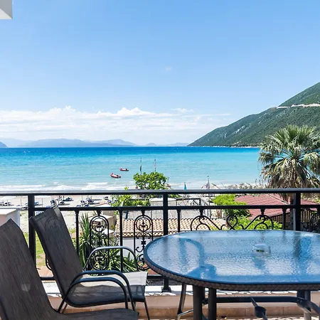 Ξενοδοχείο με διαμερίσματα Grand Nefeli 4*