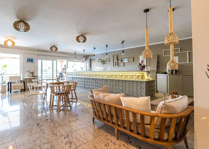 Lägenhetshotell Grand Nefeli 4*